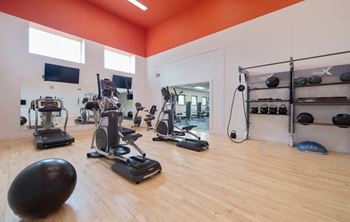 24/7 Fitness center and cardio room